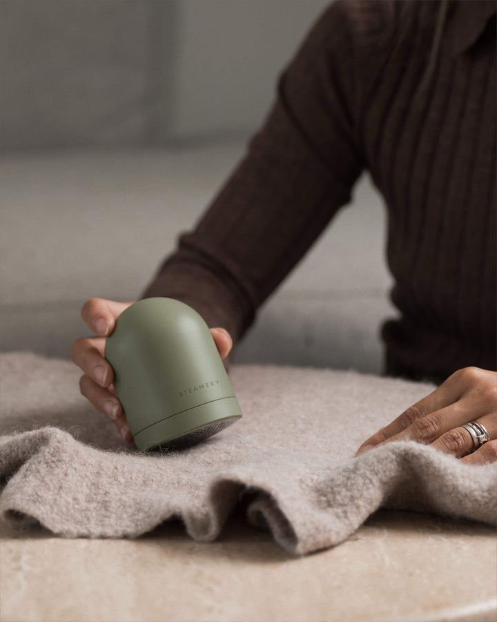 Steamery Pilo 2 Fabric Shaver in Sage