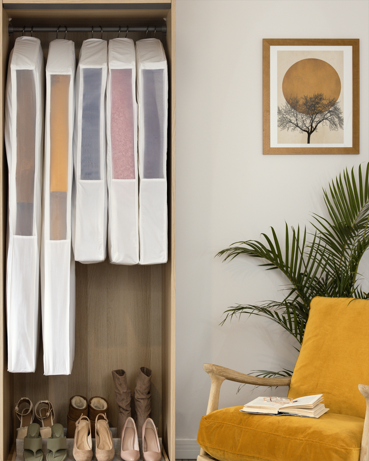 the hanging garment set includes two long hanging garment bags and two short hanging garment bags