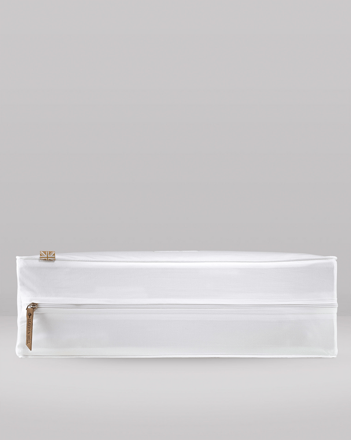 a view of the leather zipper pull and pip on the side profile of a double extra large storage bag