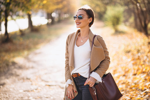 https://haydenhill.co/cdn/shop/articles/a_stylish_woman_standing_in_the_autumn_sunshine_dressed_in_a_relaxed_overcoat_with_a_large_tote.jpg?v=1698076952&width=512