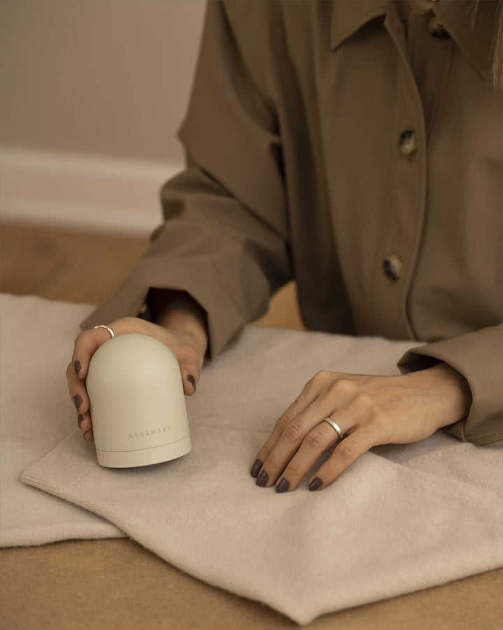 Steamery Pilo 2 Fabric Shaver in Sand